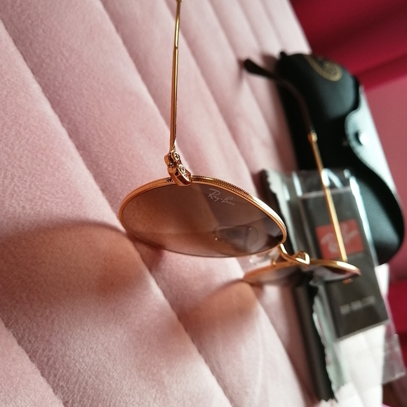 ** SOLD ** RAY BAN Round Frame Sunglasses - Picture 4 of 6